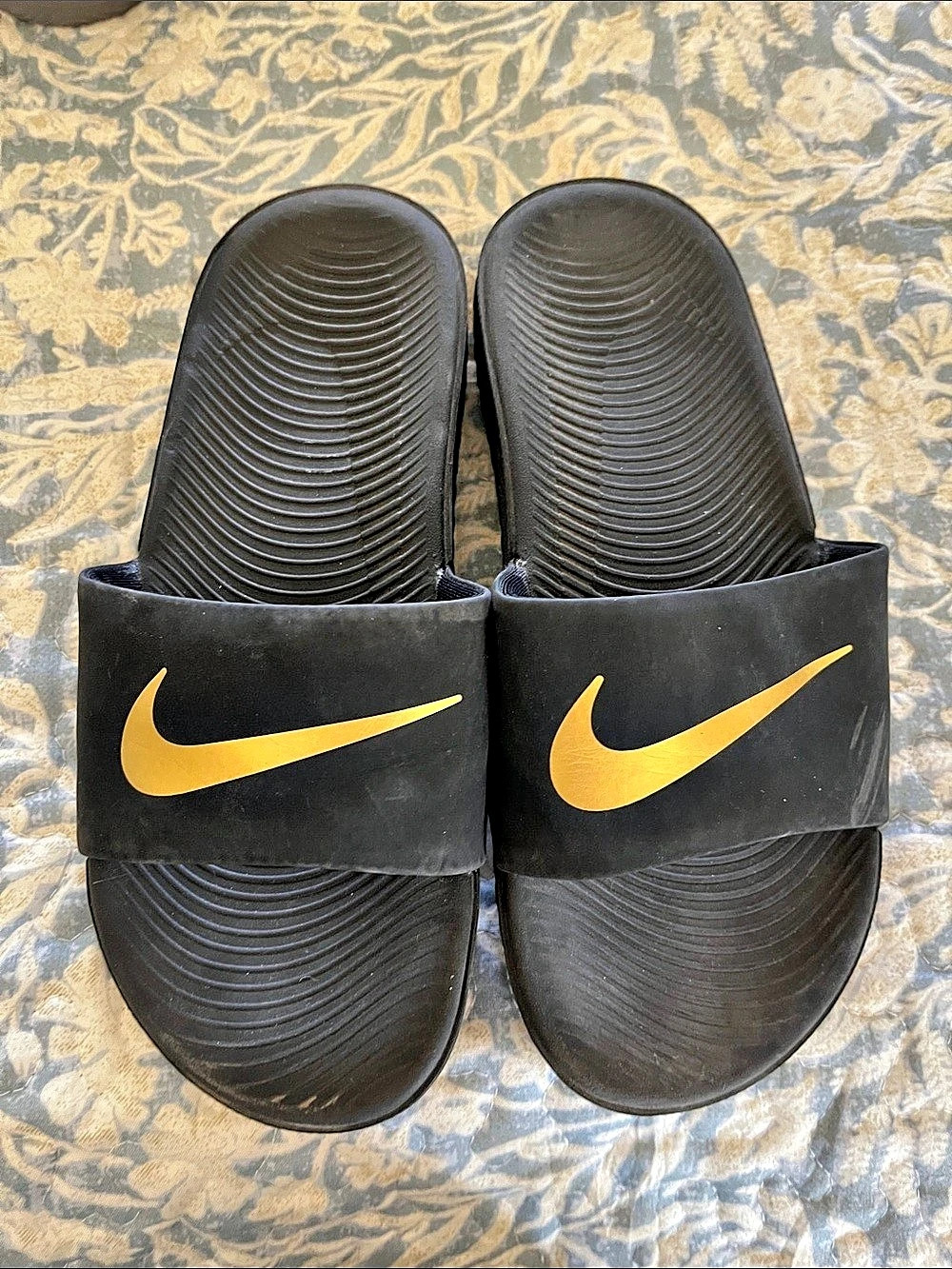 Nike Benassi JDI Slide Sandals Black & Gold US 2